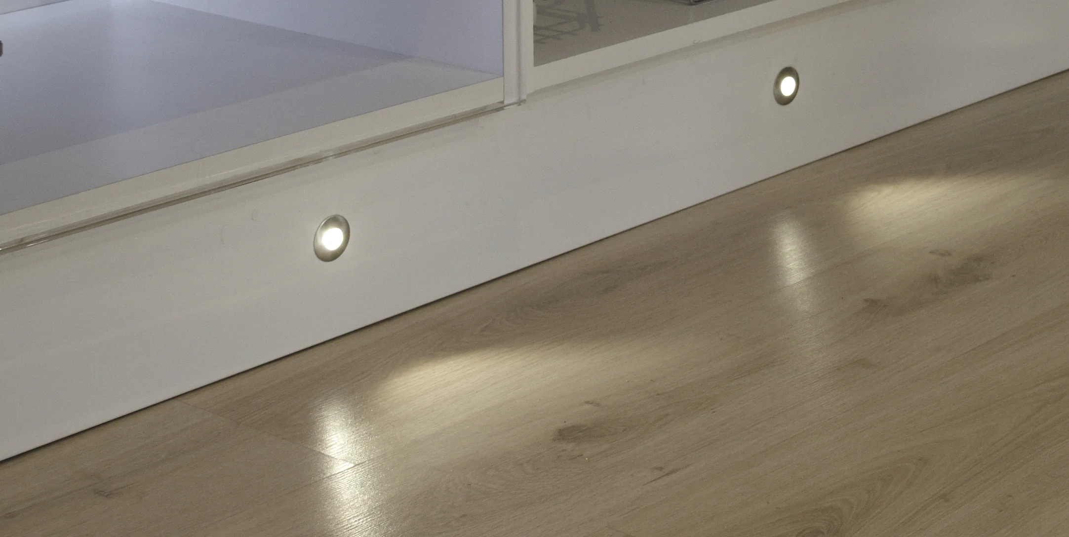 Comet - 4 x Round Recessed LED Light Plinth Kit including Driver - Image 2